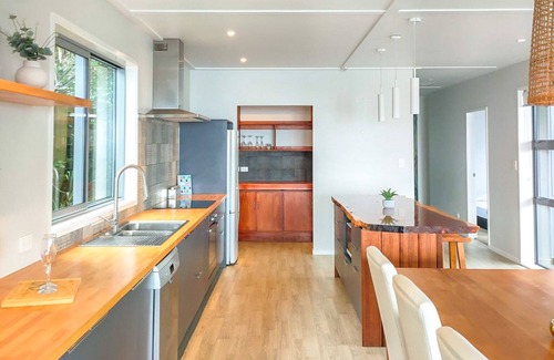 Pukehina House | Seaside Family Escape - bring the pets too!