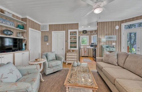 Seaside House | Seaside "Frose Rose" | 2 BR | Sleeps 6 | Private | Steps to Beach!