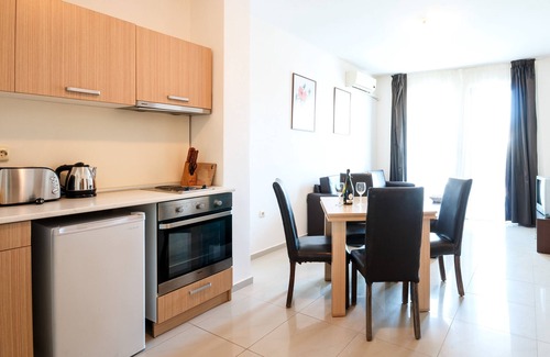 Sunny Beach Apartment | Seaside Garden Apartment with 2 BR for up to 5 pax
