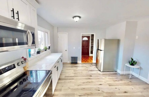 Swampscott House | Seaside Getaway Home, Near Salem, Comes with Free Parking & Wi-Fi!
