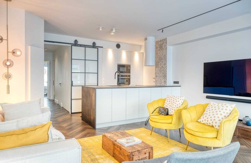 Duinbergen Apartment | Seaside Haven for 6 with Parking in Knokke