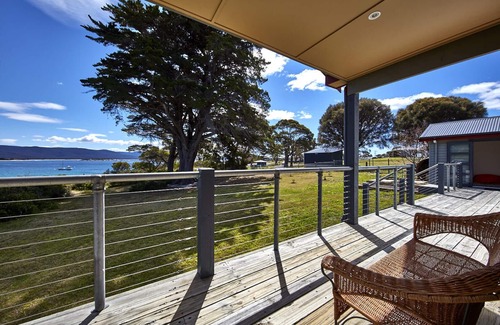 Bicheno Apartment | Seaside House - On Waubs Bay!