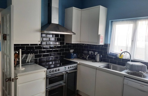 Sandown House | Seaside holiday cottage, sleeps 10, pet friendly
