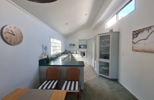 Napier House | Seaside holiday home in the front row! With panoramic views across Hawke Bay