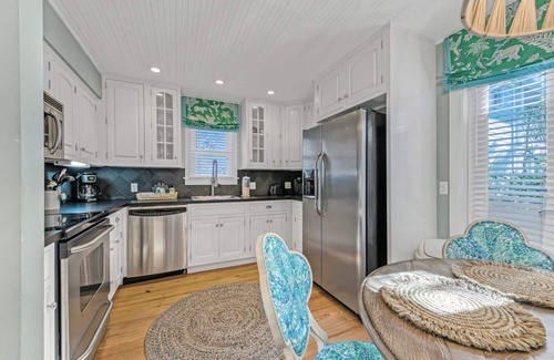 Seaside House | Seaside "Leave of Absence" | 2 BR | Sleeps 6 | Screened Porch + Fire Pit!