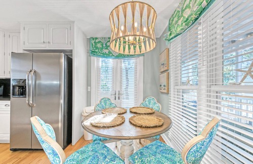 Seaside House | Seaside "Leave of Absence" | 2 BR | Sleeps 6 | Screened Porch + Fire Pit!