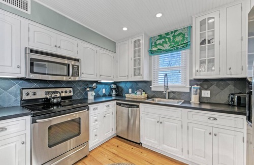 Seaside House | Seaside "Leave of Absence" | 2 BR | Sleeps 6 | Screened Porch + Fire Pit!