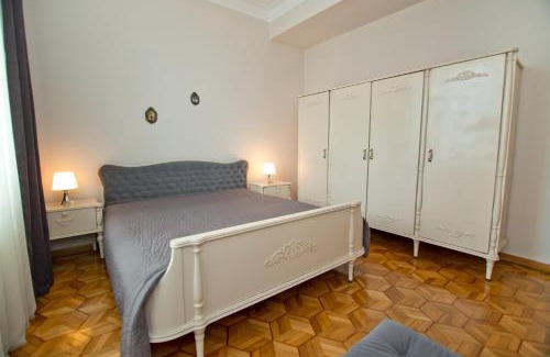 Old Boulevard Apartment | Seaside Luxury Apartment