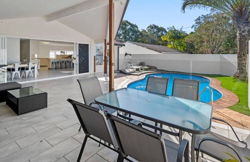 Sapphire Beach House | Seaside Oasis, 200m to beach! w/ 5 bedrooms & pool