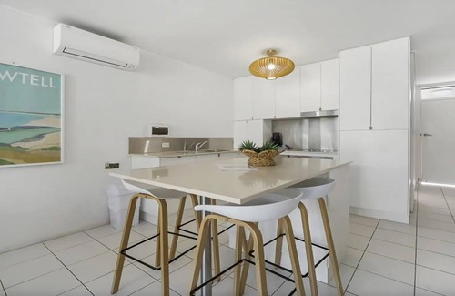 Sawtell Apartment | Seaside On Fourth - Coastal Comfort in the Heart of Sawtell - Location doesn't get much better!