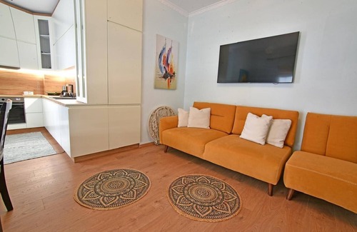 Vlore Apartment | Seaside retreat with stunning sea views – steps from the beach, pure relaxation.