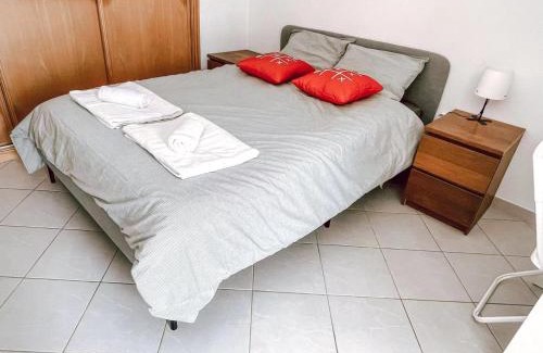 Sao Bernardino House | Seaside room in a Peniche townhouse featuring a private bathroom and shared access to the swimming pool and kitchen