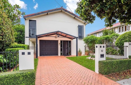 Wynnum Apartment | Seaside Serenity at Plumeria Place