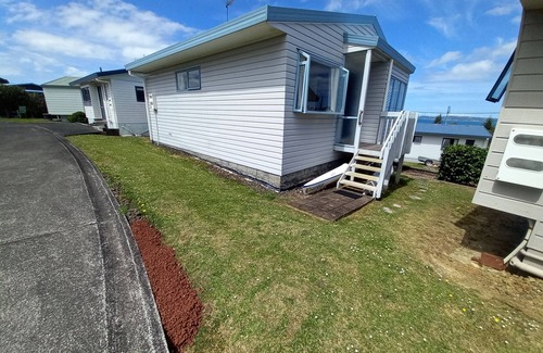 Mahurangi West Apartment | Seaside simplicity in an Ocean-side campground. Morning sun deck. Great views.