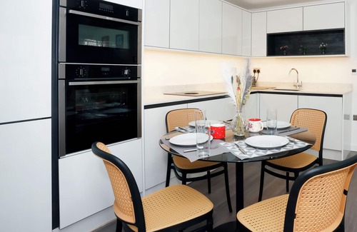 Ramsgate Apartment | Seaside Stay - Ramsgate Flat- New Build, Underfloor Heating, Prime Location,WIFI