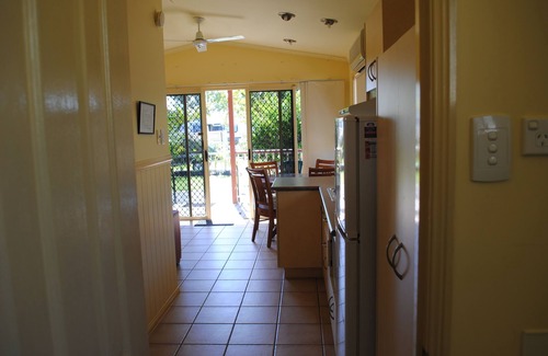 Torquay Cabin | Seaside Studio 11 - Walk To The Beach!