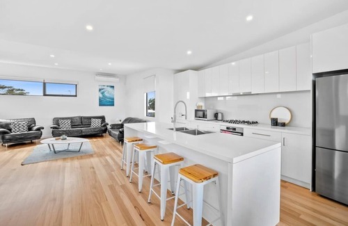 Torquay House | Seaside Style - Modern Coastal Retreat with Ocean Views