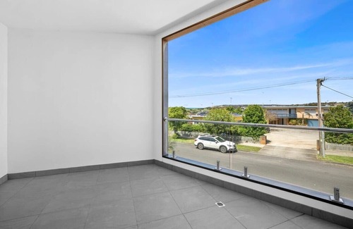 Torquay House | Seaside Style - Modern Coastal Retreat with Ocean Views
