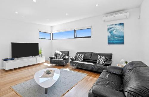 Torquay House | Seaside Style - Modern Coastal Retreat with Ocean Views