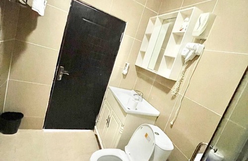 Freetown Hotel | Seaside Suites and Hotel Room #101