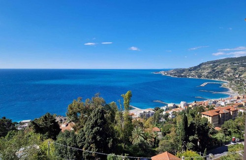 Ospedaletti Apartment | Seaside Terrace in Ospedaletti: Relaxation, Comfort, and Picture-Perfect Sunsets