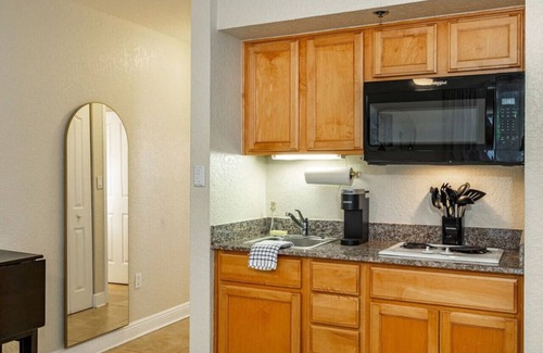 Dunedin Apartment | Seaside Top Floor Condo