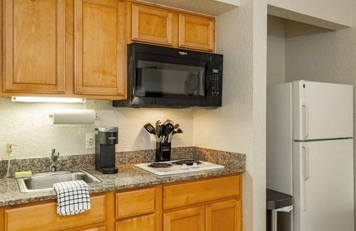 Dunedin Apartment | Seaside Top Floor Condo