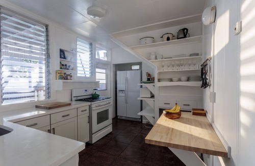 Kailua-Kona Cottage | Seaside Zen Cottage - A beach is your front yard