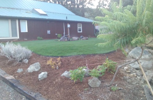 Corvallis Cabin | Seasonal "Creekside Cabin" 6 mi N of OSU, County Approved legal :-)