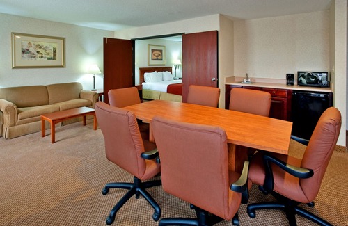 Highland Hotel | Seasons Inn & Suites Highland