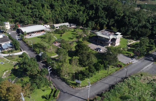 Jiaoxi House | Seasons Inn