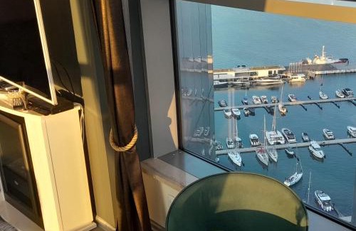 Srodmiescie Apartment | SeaTowers 28 Floor Waterfront PANORAMIC PENTHOUSE! Sea & City View from GLASS CORNER TRIANGLE! 75m2! Terrace!