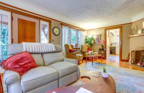North Beach/Blue Ridge House | Seattle Home with Balcony 1 Mi to Park and Water!