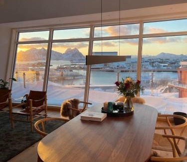 Svolvaer House | Seaview and private roof top terrace with jacuzzi in Lofoten