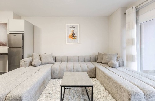 Qender Apartment | Seaview Apartment in the Center of Saranda