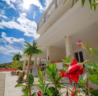 Piqeras Hotel | Seaview Bunec