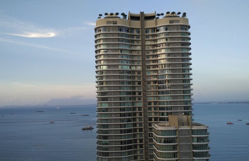Downtown George Town Condo | Seaview Condo with Car Park