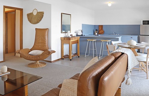 Lorne House | Seaview Cottage - Perfect for couples or families, with beaches and trails nearby!