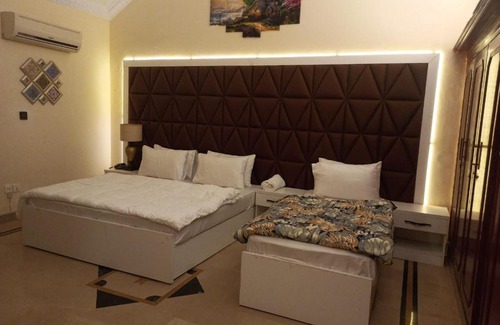 Clifton Hotel | Seaview cottage