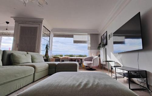 Ostend City Centre Apartment | Seaview Eclectic Suite