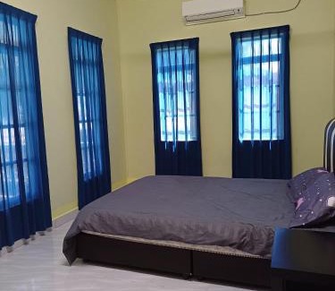 Kampung Penarik House | SeaView Homestay