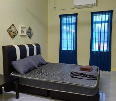 Kampung Penarik House | SeaView Homestay