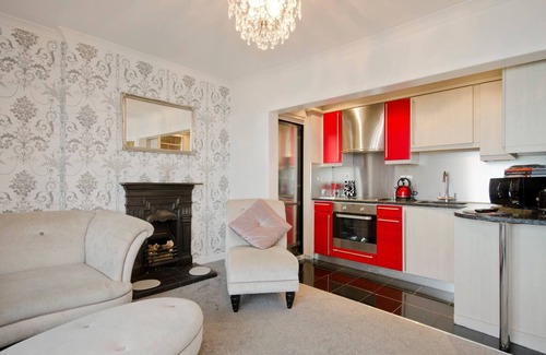 Seafront Apartment | Seaview Regency Apartment With Private Parking