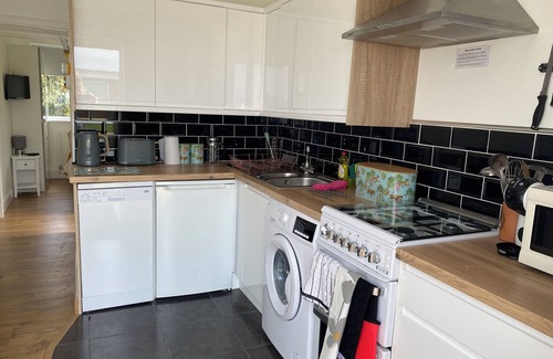 Freshwater House | SEAVIEW self-catering coastal bungalow in rural West Wight