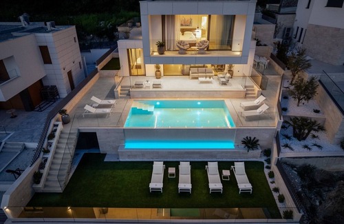 Brela Villa | Seaview villa with Wellness, Dreams Of Dalmatia I Private and heated 30sqm pool, Wellness, Hot-Tub, Gym, 4 en-suite bedrooms, 220m from the beach in Baska Voda