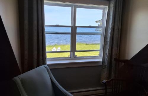 Larry's River Hotel | Seawind Landing Country Inn