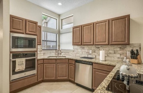 Braun's Farm House | SeaWorld/La Cantera/Six Flags/w game room