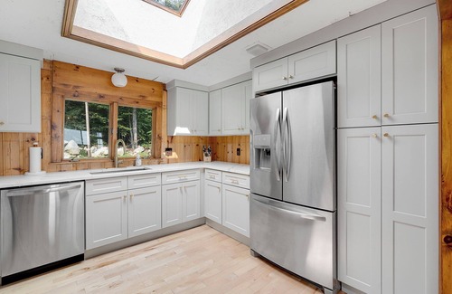 South Casco House | Sebago Lake Direct Waterfront 3bed 2bath with Sandy Beach, Mooring and Boat Dock