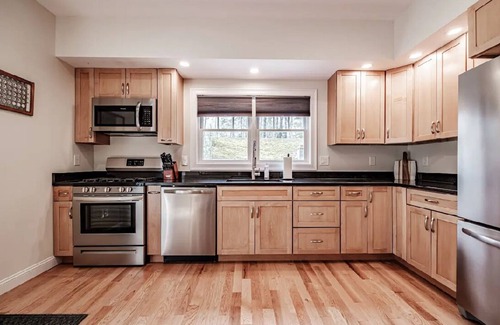 Sebago House | Sebago, newer construction, lake access, AC, 3bd2.5bth, Long Beach neighborhood