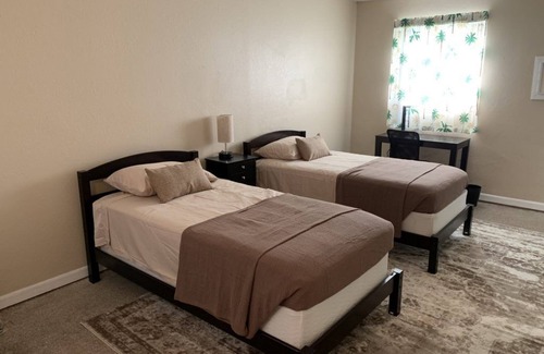 Roseland Hotel | Sebastian Gardens Inn & Suites